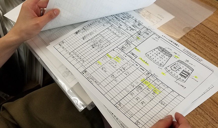 关于标识的选定，在细致地确认设计说明书的同时，公司内部进行双重确认。